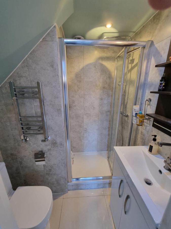 Single Room With En-Suite Shower Room In Zone 1 ロンドン エクステリア 写真